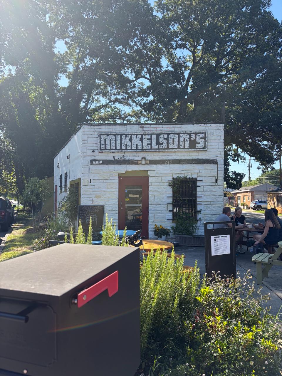 Mikkelson's Market storefront on Flat Shoals